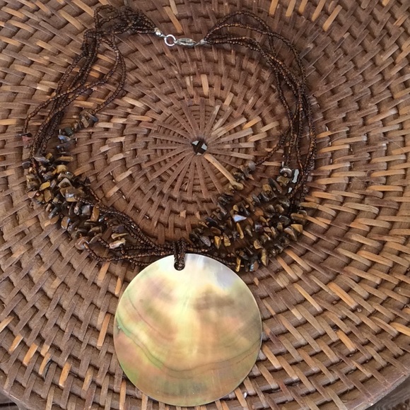 Gorgeous Shell Statement Necklace - Picture 1 of 6